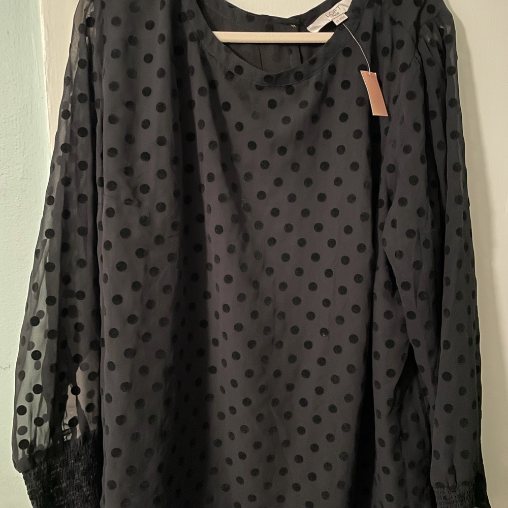 Loft Top. Size 20 in black with polka dots.